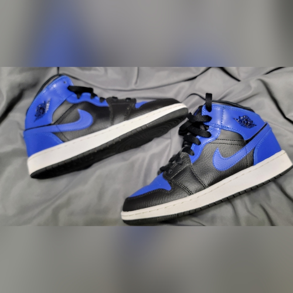 Youth Jordan 1 mid